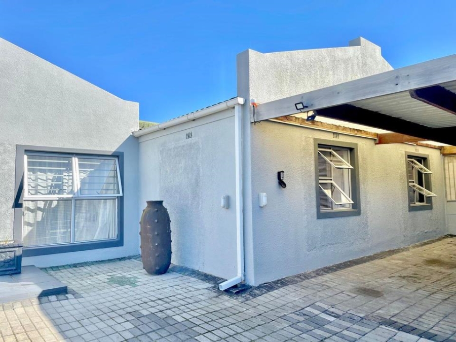 4 Bedroom Property for Sale in Richwood Western Cape